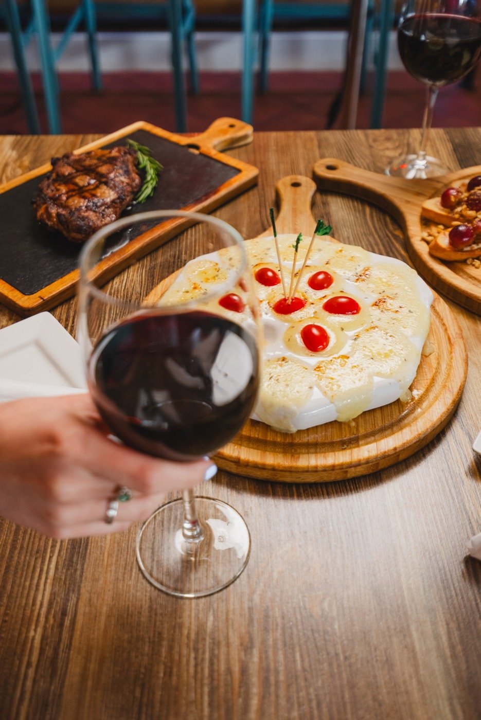Provoleta Parrillera con tomates cherry en Don Domingo Steakhouse