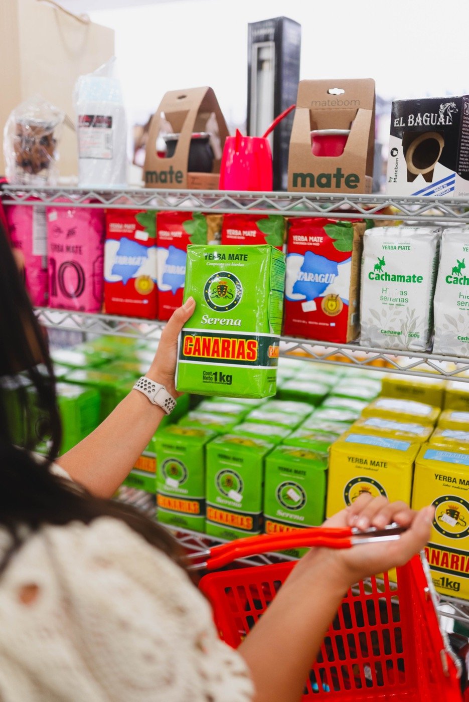 Góndola de yerba mate en Don Domingo Meat Market