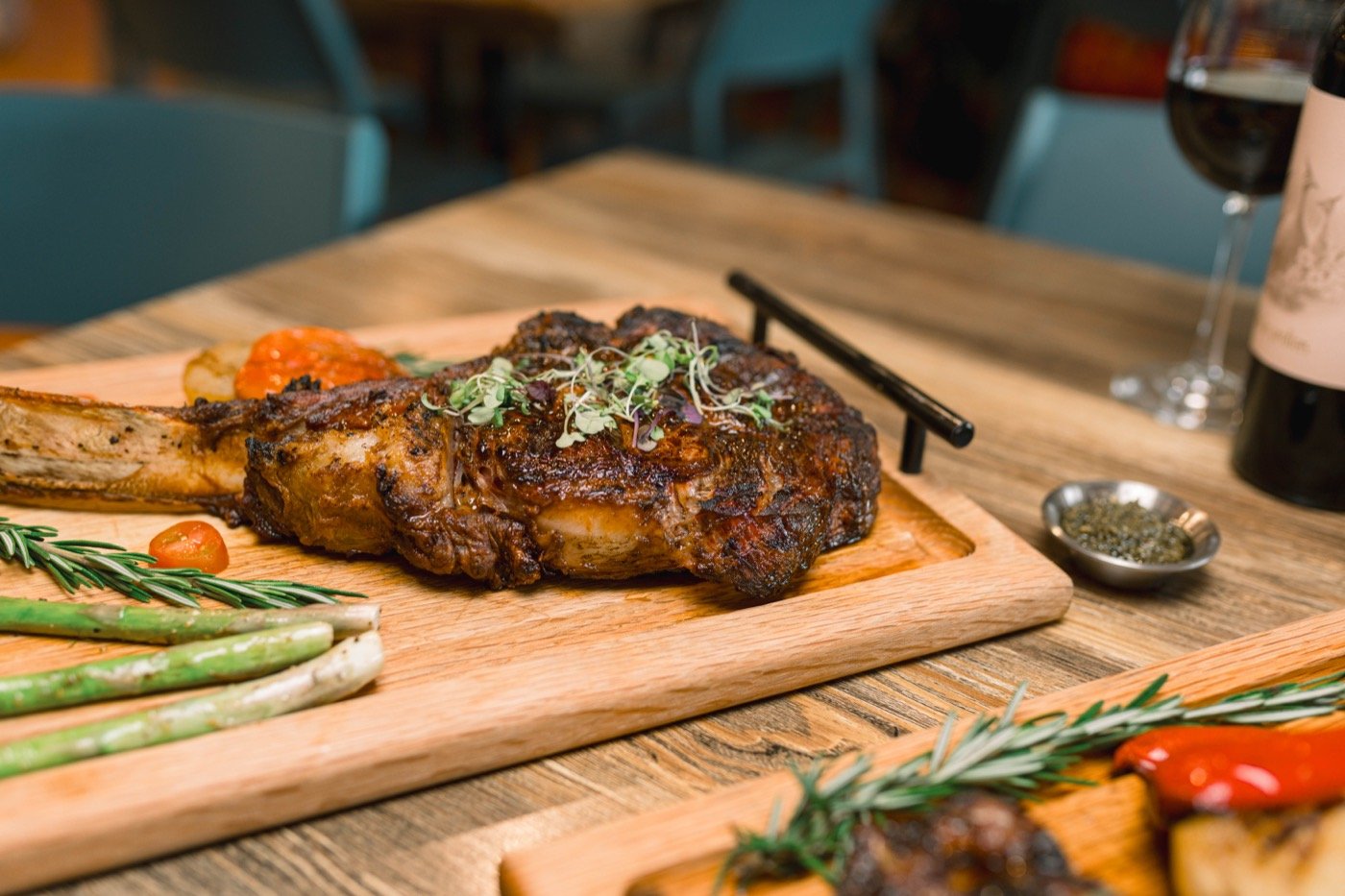 Tomahawk a la parrilla en Don Domingo Steakhouse Miami